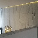 Widok na ścianę z marmuru Carrara
